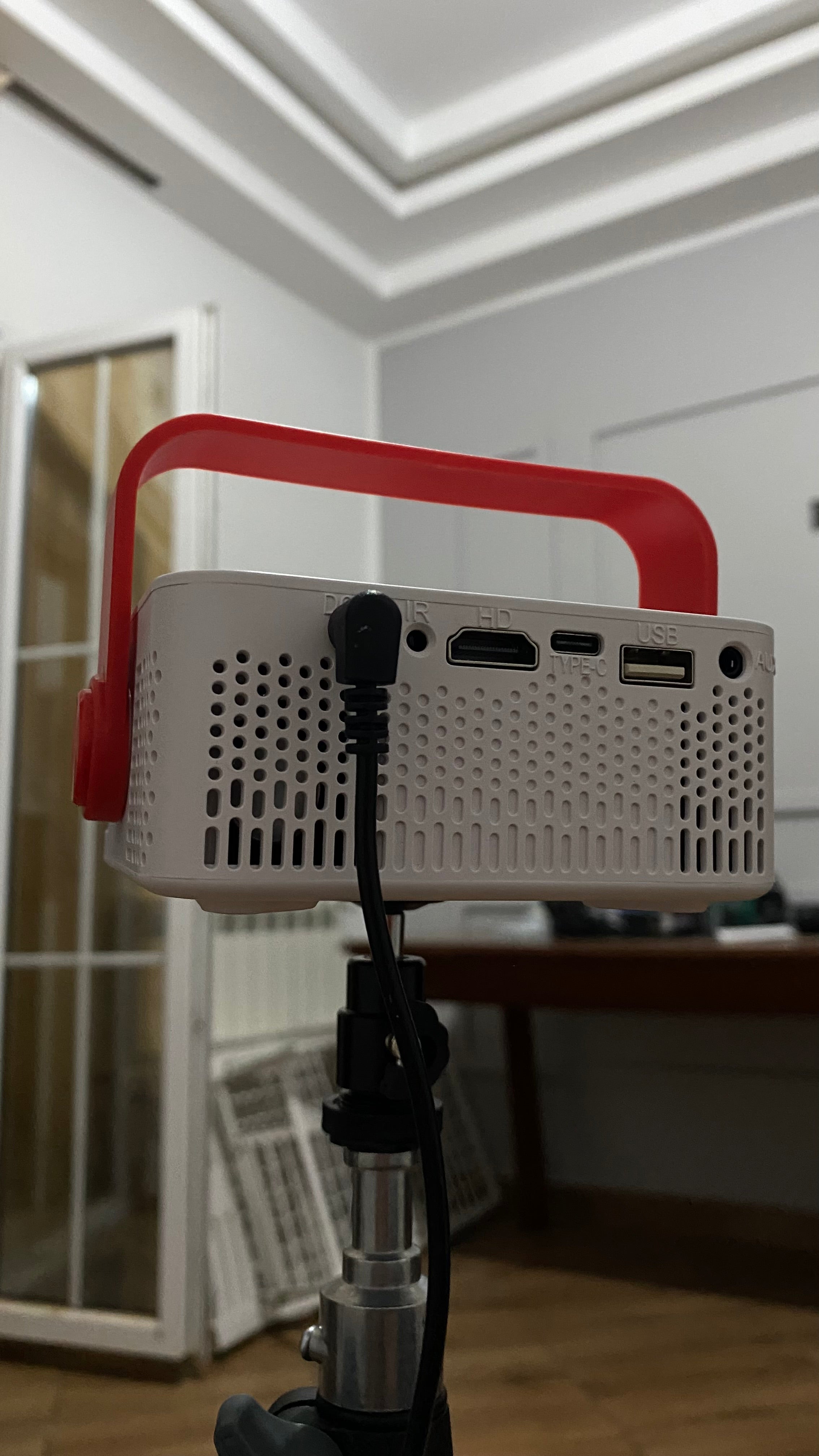Mini Projector Wi-Fi Ready — بروجكتور صغير لتجربة سينما في دارك